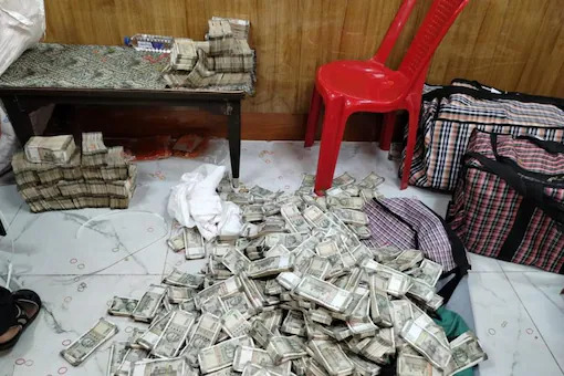 Odisha it raid 350 crore